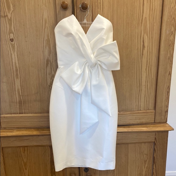 Badgley Mischka Bow-Front White Strapless Dress - Picture 3 of 8